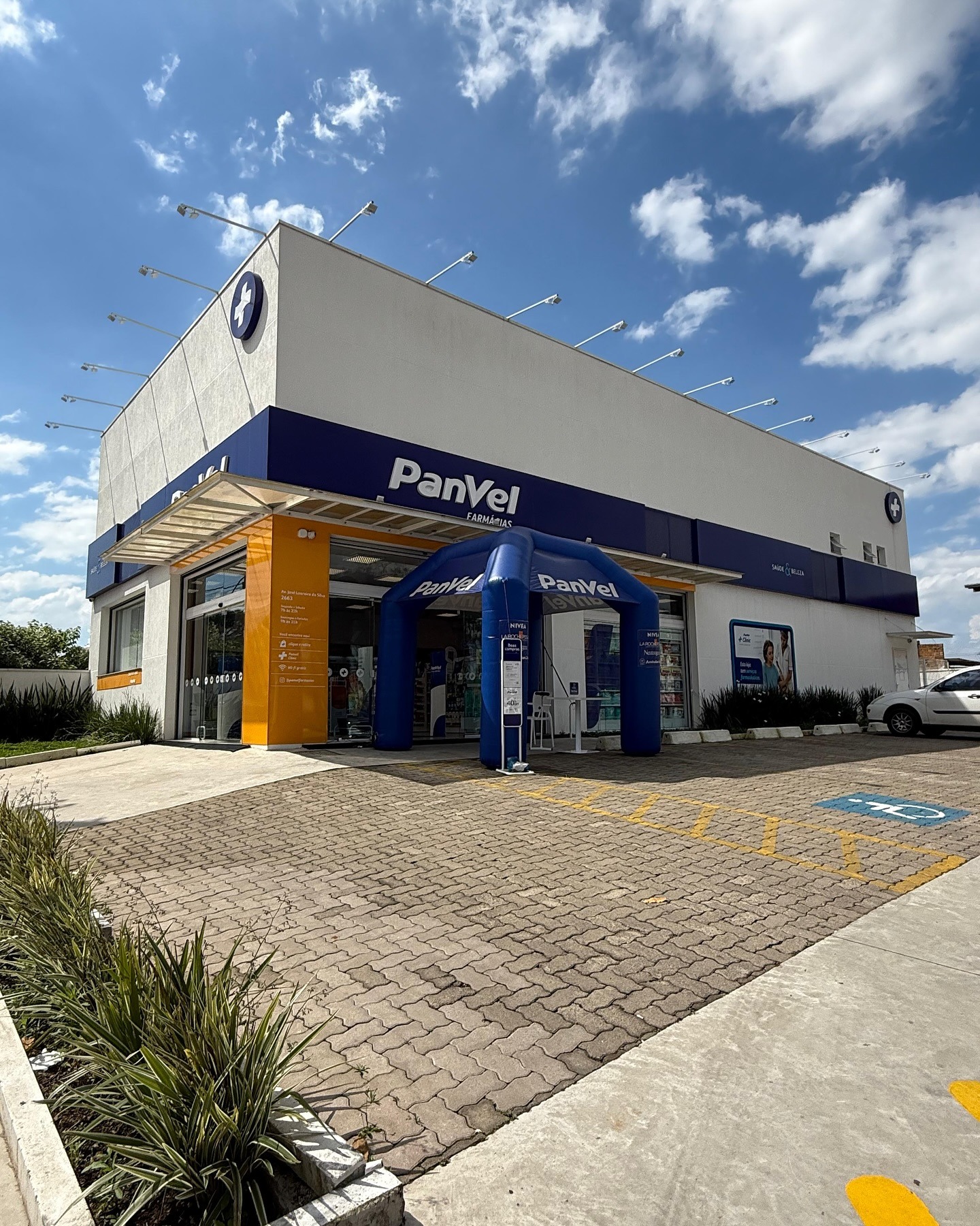 Farmácia Panvel construída pela RM Construções